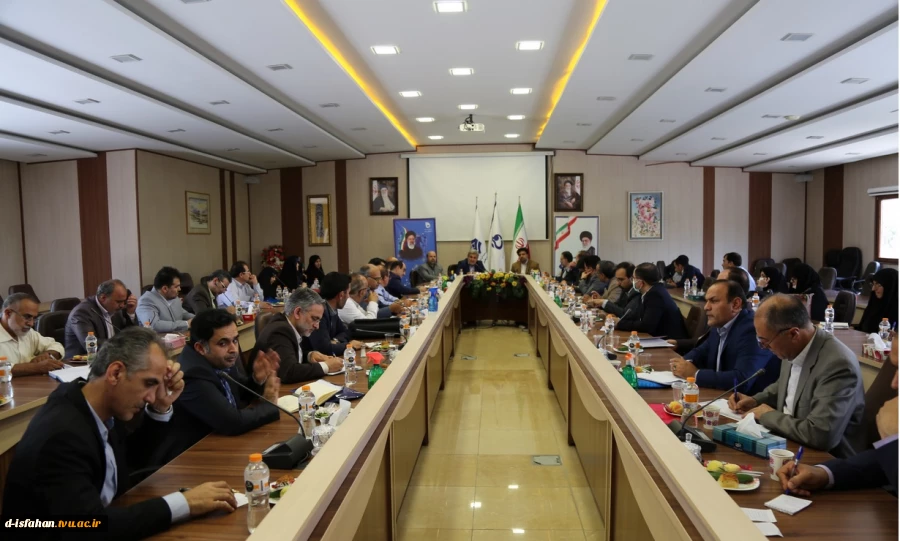 دکتر مردانی در جمع مسئولین کانون‌های بسیج اساتید دانشگاه فنی وحرفه‌ای مطرح کرد:
بهره‌مندی از ظرفیت دانشگاه فنی و حرفه‌ای در راستای اشتغال‌آفرینی ضروری است
 2